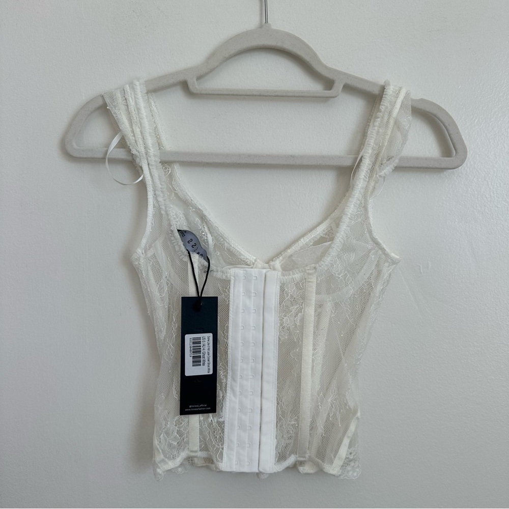 Lioness Ivory Lace Detail Top - Picture 4 of 5